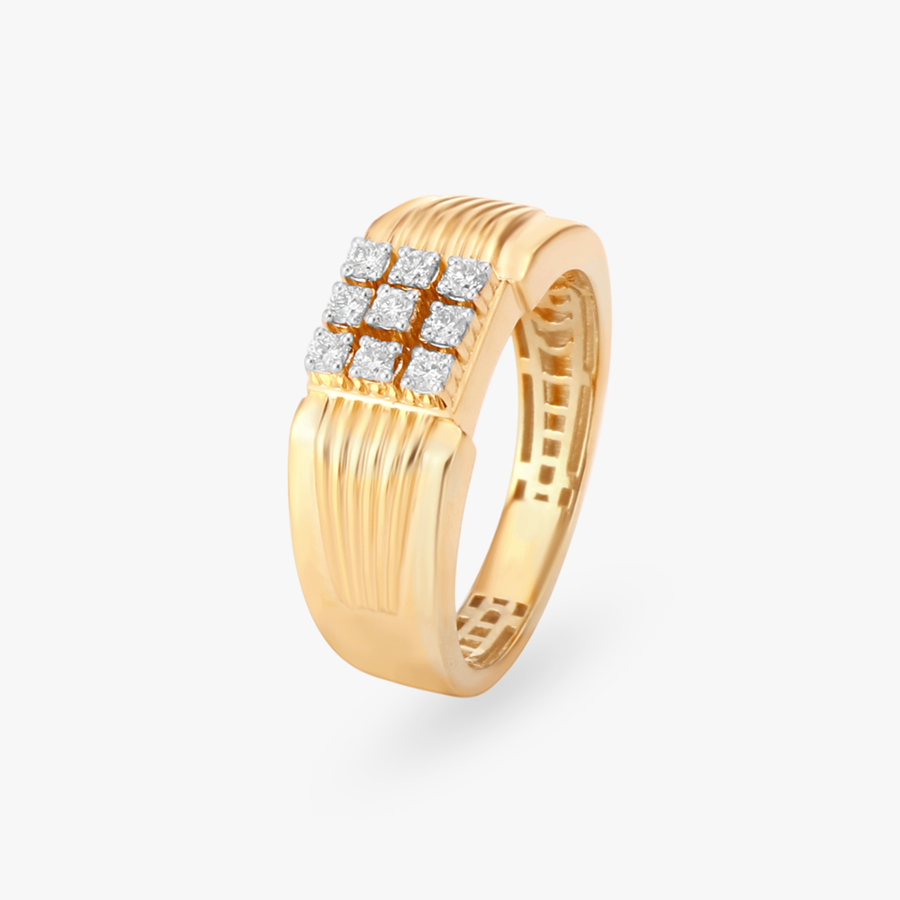 Glistening Diamond Finger Ring