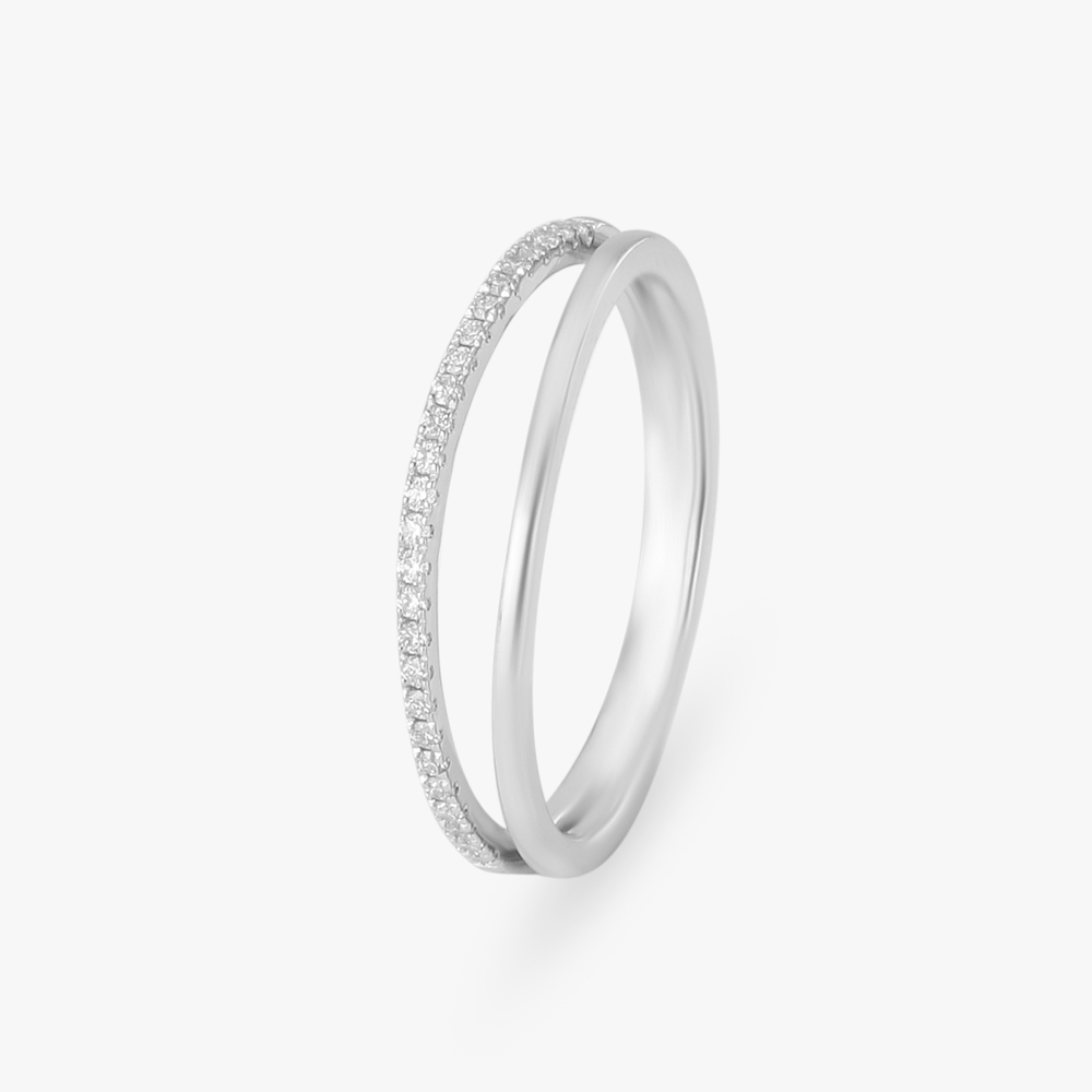Lustrous Diamond Finger Ring