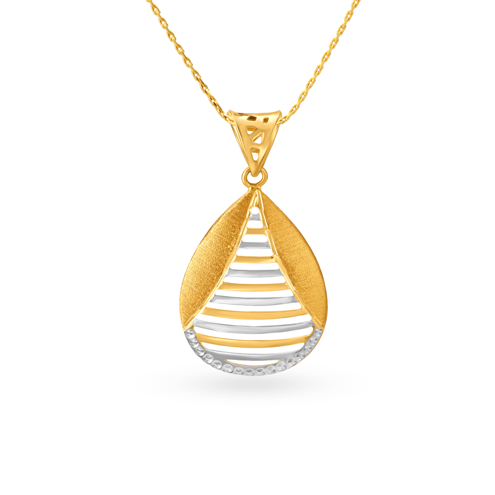 

Chic Gold Pendant