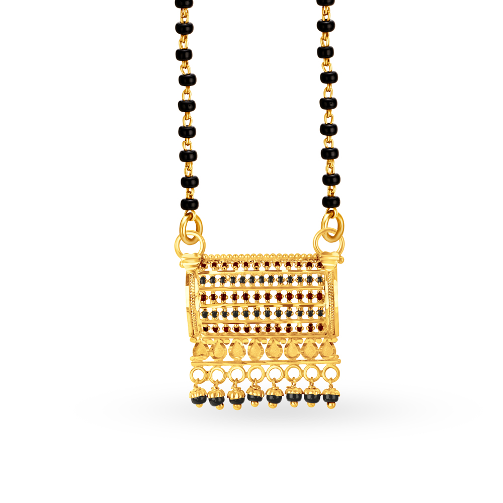 Glamourous Stately Gold Pendant