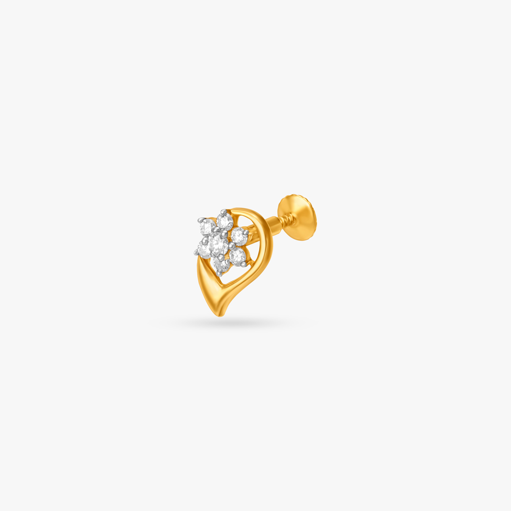 

Alluring Gold and Diamond Nose Pin