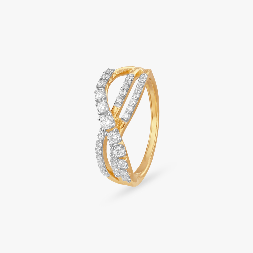 Twisted Sparkle Diamond Finger Ring
