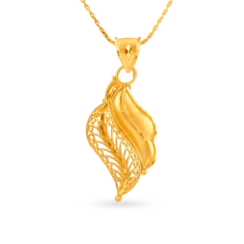 

Enchanting Traditional Gold Pendant