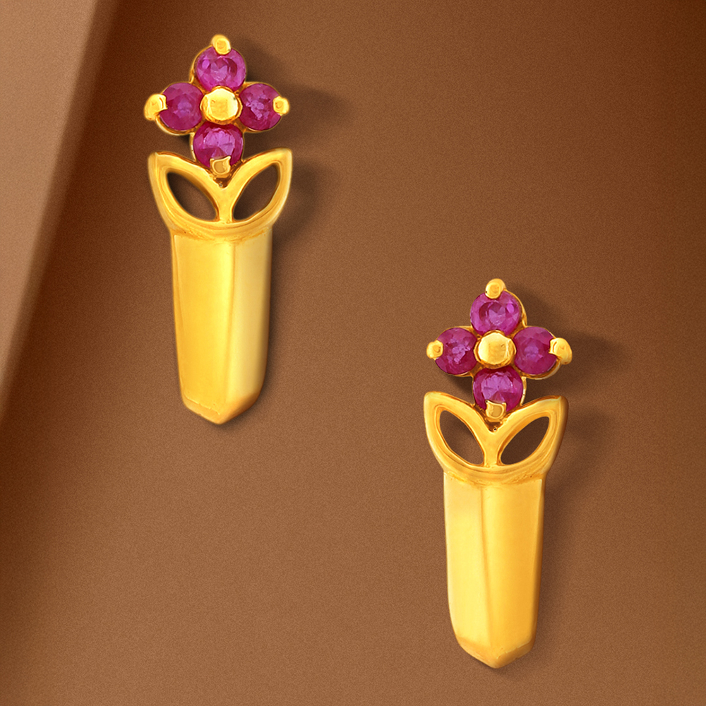 Luxurious 18 Karat Gold And Ruby Curved Stud