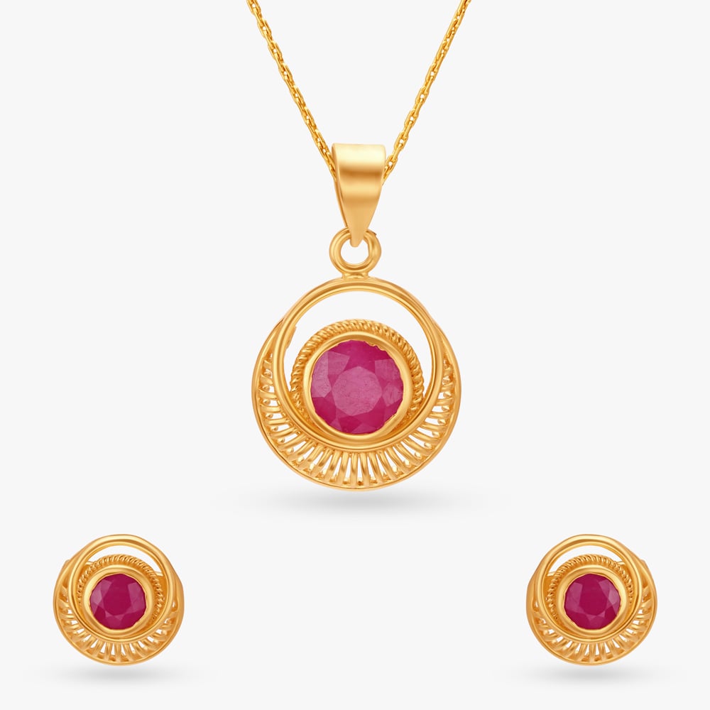 

Quirky Elegance Pendant With Earrings Set