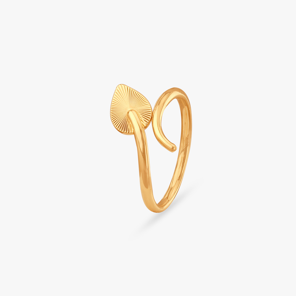 Leaf Glide Gold Ring