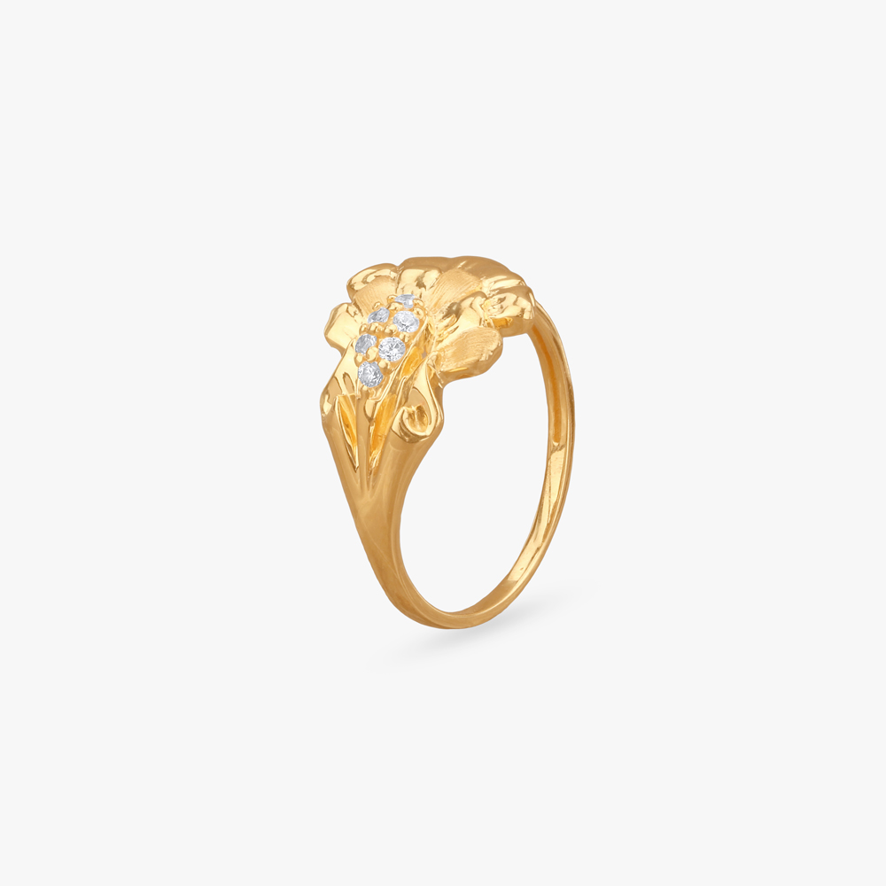 Petal Poise Gold Ring