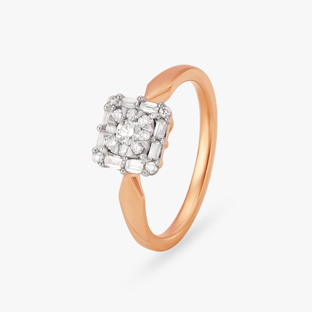 Fascinating Diamond Finger Ring