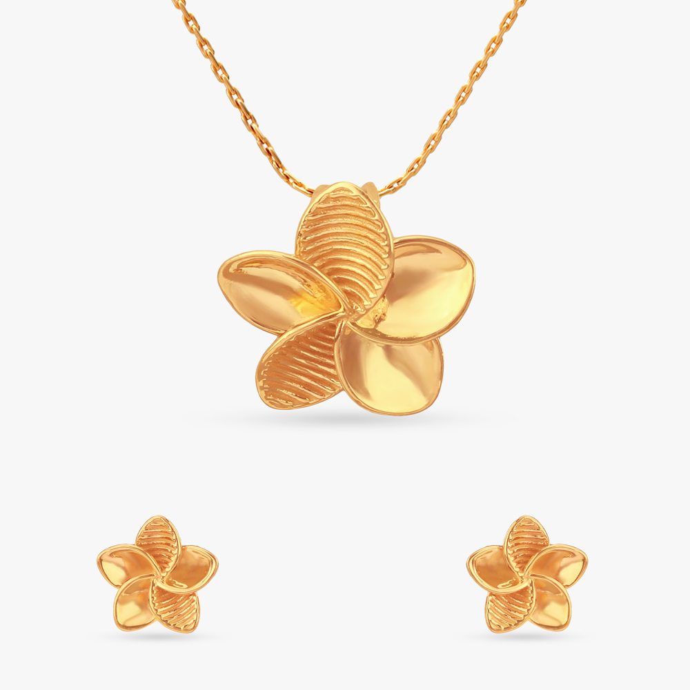 Petal Aura Gold Pendant and Earrings Set