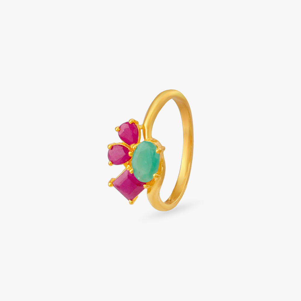 Vibrant Regal Emerald Finger Ring