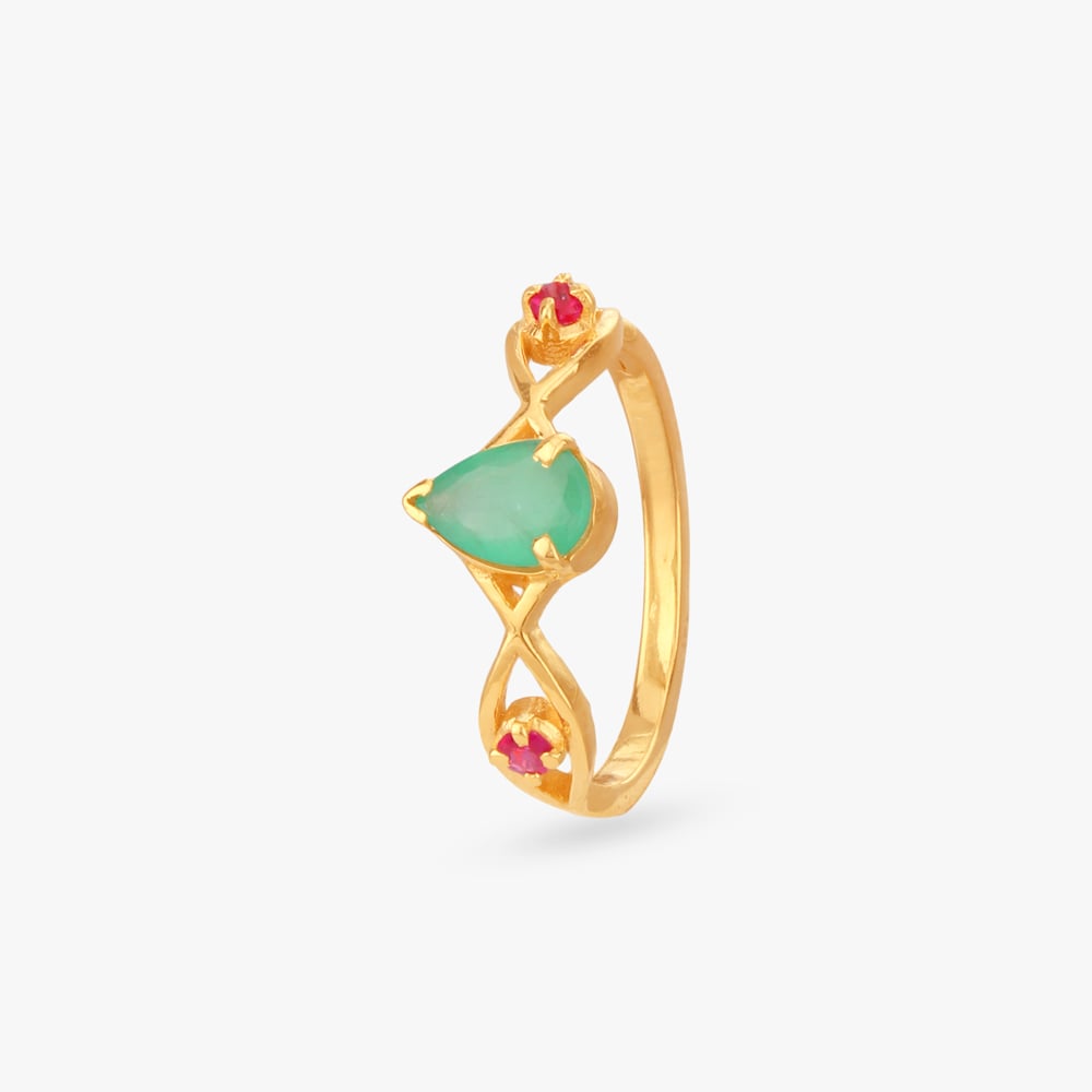 Graceful Curved Emerald Finger Ring
