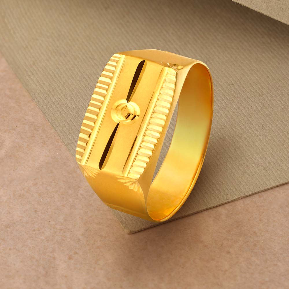 

Geometric 22 Karat Yellow Gold Embossed Ring