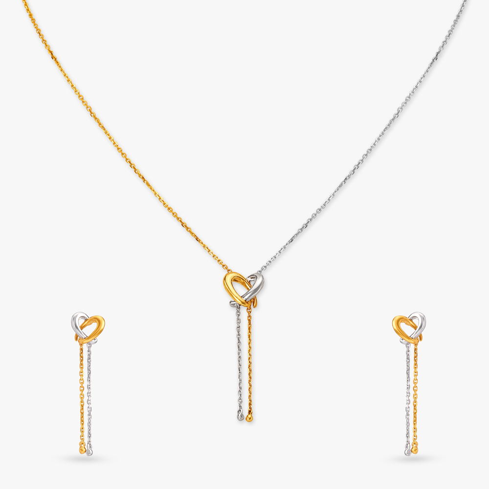 

Impeccable Gold Necklace Set