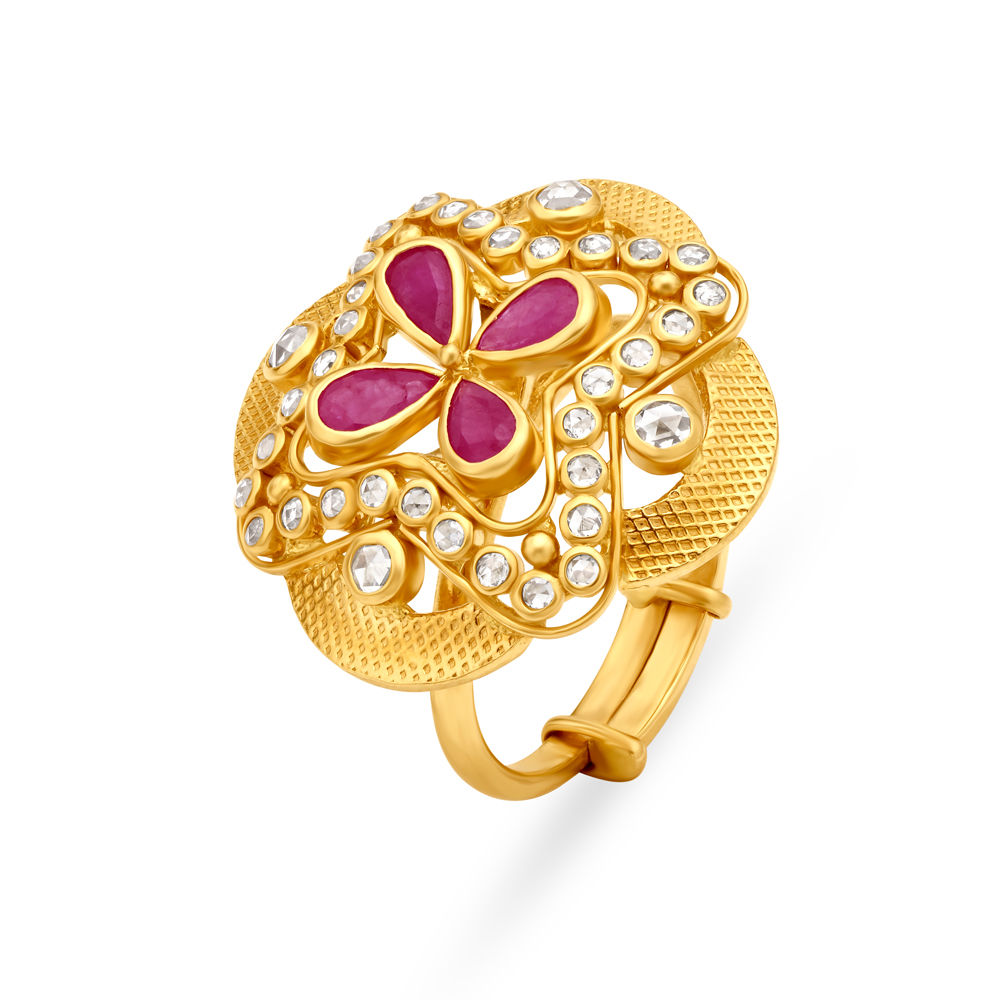 

Wonderful Ring with Un-cut Diamonds and Rubies
