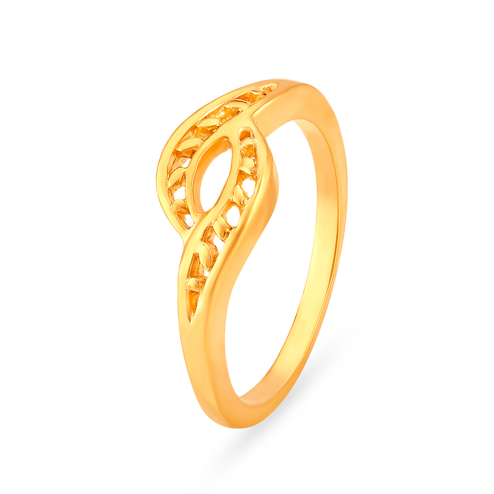 Leaf Pattern Sleek Gold Finger Ring