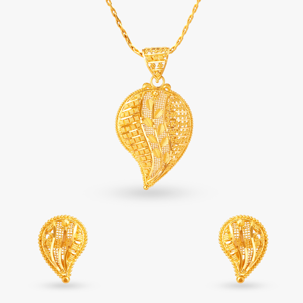 Grandiose Gold Pendant and Earrings Set
